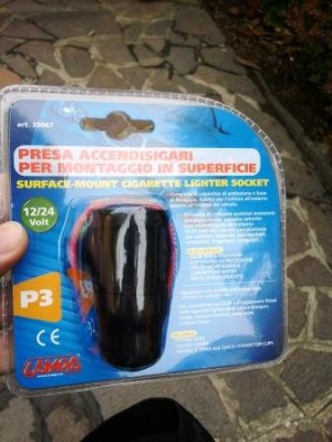 01 Presa accendisigari con tappo.jpg